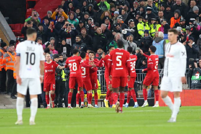 'Mũi đinh ba' lập công đưa Liverpool tiến vào vòng knock-out Europa League