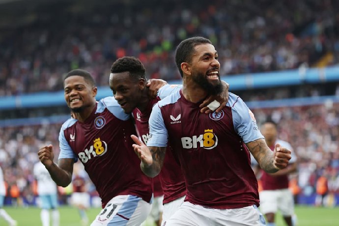 Aston Villa giành vé đi tiếp tại Conference League