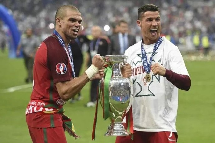 Đồng đội cũ của Ronaldo lập kỉ lục không tưởng tại Champions League