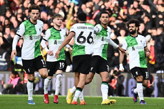 Thắng kịch tính Crystal Palace, Liverpool vươn lên đỉnh Ngoại hạng Anh