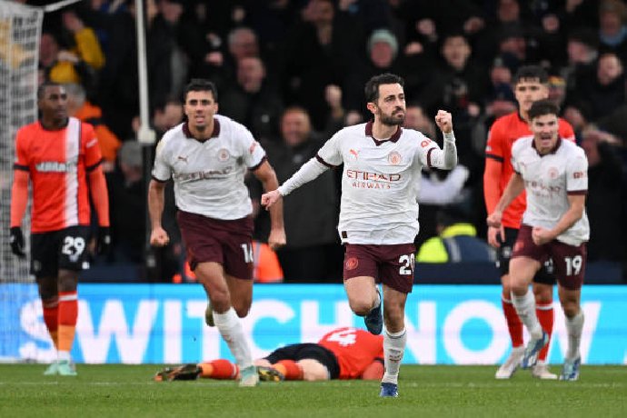 Nhọc nhằn hạ Luton, Man City tìm lại mạch chiến thắng