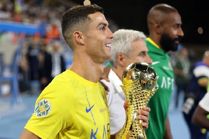 Ronaldo cảm thấy hối tiếc vì không đến Al Nassr từ sớm