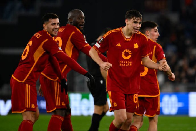 Roma phải đá play-off với các đội C1 dù thắng đậm