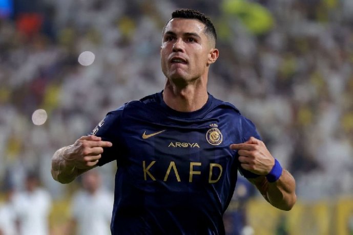 Ronaldo vượt Messi trong cuộc đua giành 'Quả bóng vàng Dubai'