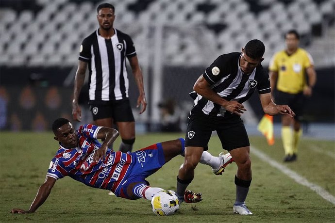 Soi kèo phạt góc ngày 23/11: Fortaleza đè góc Botafogo