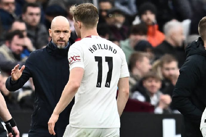 Ten Hag phát biểu khiến CĐV MU buồn lòng sau trận thua West Ham